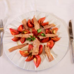 Ensalada de Tomate con Ventresca de Atún